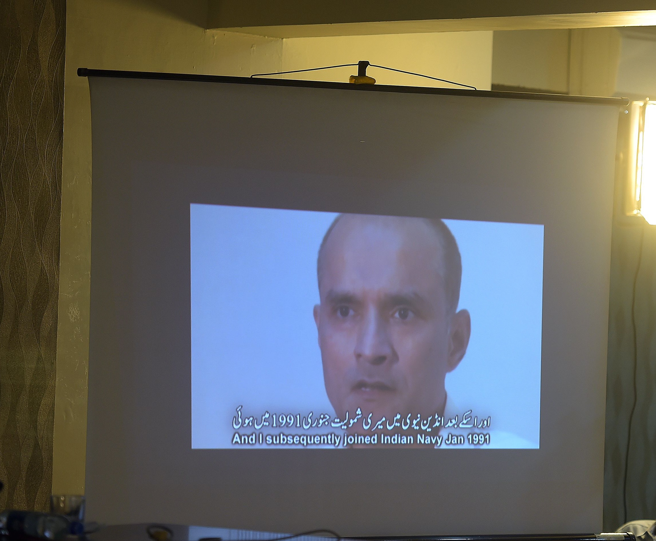 video shows kulbhushan yadav who is suspected of being an indian spy during a press conference in islamabad on march 29 2016 photo afp