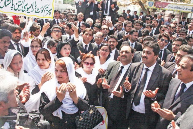 lawyers from several bar associations took out a rally from aiwan i adal to the assembly chambers photo abid nawaz express lawyers from several bar associations took out a rally from aiwan i adal to the assembly chambers photo abid nawaz express
