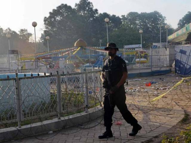 a police commando stands guard at the site following an overnight suicide bombing in lahore on march 28 2016 photo afp