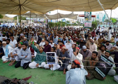 crisis averted sit in at numaish chowrangi ends after four days