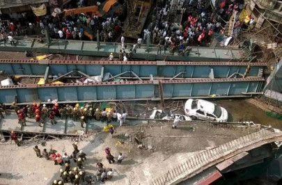 at least 20 killed as flyover collapses in indian city