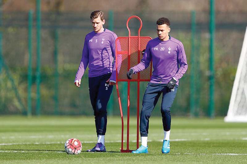 tottenham s jan vertonghen and dele alli train for the clash with liverpool the north londoners have the toughest run in of all the title contenders photo courtesy tottenhamfc