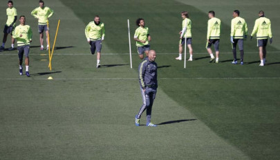 cruyff tributes to dominate emotional clasico cruyff tributes to dominate emotional clasico