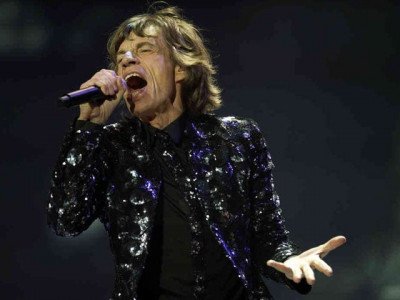 mick jagger is embarrassed by his bizarre outfits mick jagger is embarrassed by his bizarre outfits