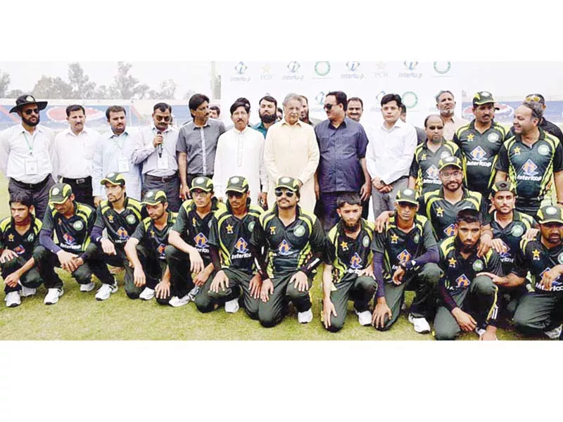 senator pervaiz rasheed gets a picture taken with the pakistan blind cricket team at iqbal stadium in faisalabad photo app senator pervaiz rasheed gets a picture taken with the pakistan blind cricket team at iqbal stadium in faisalabad photo app