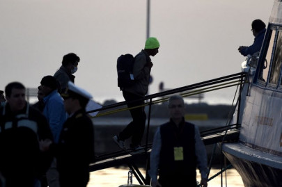 migrants arrive in greek island ports for expulsion to turkey afp