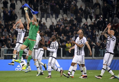 juve sight scudetto record as roma rout lazio