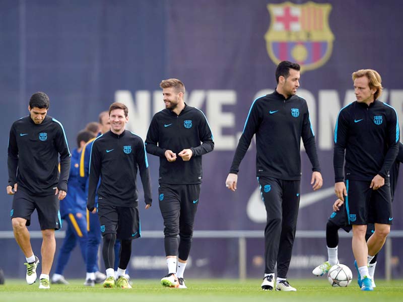 barcelona players train ahead of their champions league quarter final clash against atletico madrid photo afp