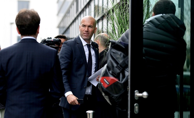 zinedine zidane arrives at the innside by melia hotel on the eve of the uefa champions league quarter final against vfl wolfsburg on april 5 2016 in wolfsburg germany photo afp