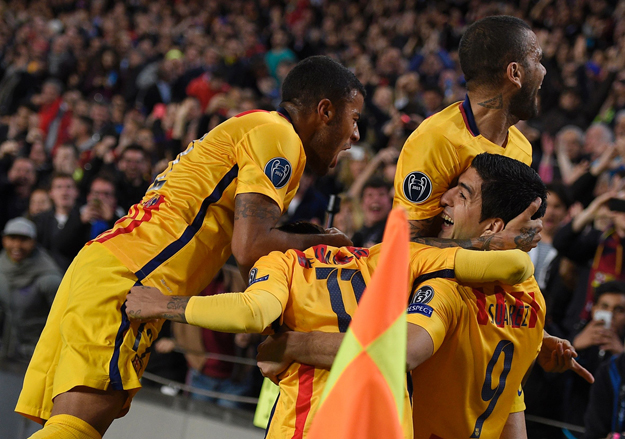 barcelona 039 s uruguayan forward luis suarez r celebrates with teammates after scoring a goal during the uefa champions league quarter finals first leg football match fc barcelona vs atletico de madrid at the camp nou stadium in barcelona on april 5 2016 photo afp