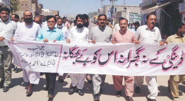 ahmedpur east assistant commissioner amjad ali led a dengue fever awareness walk on dera nawab road rahim yar khan on wednesday photo express ahmedpur east assistant commissioner amjad ali led a dengue fever awareness walk on dera nawab road rahim yar khan on wednesday photo express