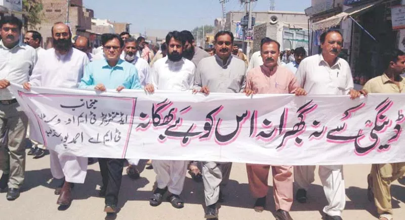 ahmedpur east assistant commissioner amjad ali led a dengue fever awareness walk on dera nawab road rahim yar khan on wednesday photo express ahmedpur east assistant commissioner amjad ali led a dengue fever awareness walk on dera nawab road rahim yar khan on wednesday photo express