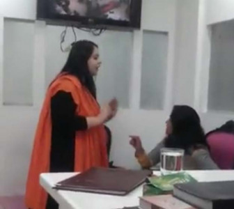 salon owner staff allegedly assaulted by nab official s wife in karachi salon owner staff allegedly assaulted by nab official s wife in karachi