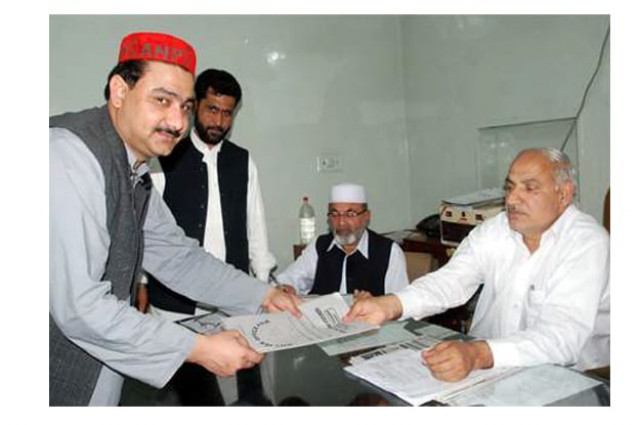 candidates submitting their nomination papers for khyber assembly seat pk 8 peshawar vii at the provincial chapter of the election commission of pakistan photo express candidates submitting their nomination papers for khyber assembly seat pk 8 peshawar vii at the provincial chapter of the election commission of pakistan photo express