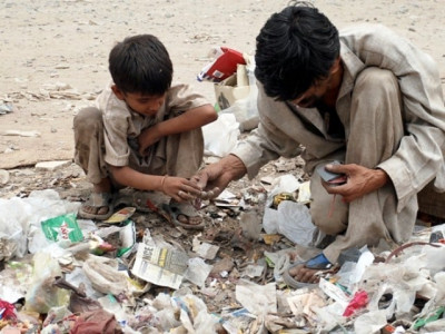 three of every 10 pakistanis officially poor