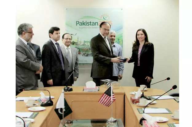 ederal minister for planning development and reform ahsan iqbal receiving souvenir from ms evan ryan us assistant secretary education and cultural affairs photo nni ederal minister for planning development and reform ahsan iqbal receiving souvenir from ms evan ryan us assistant secretary education and cultural affairs photo nni
