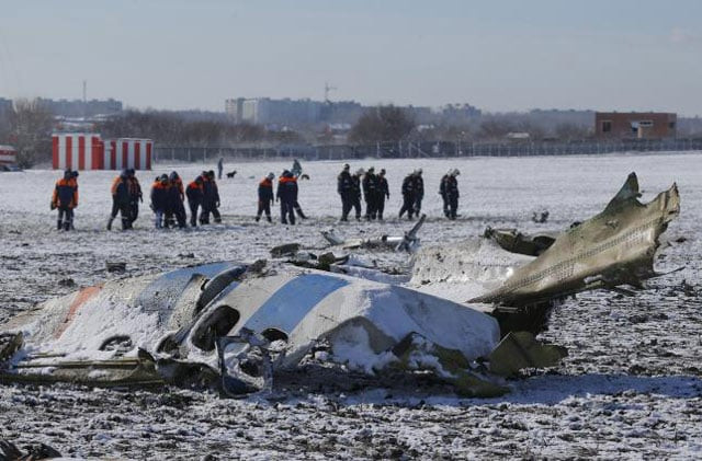 emergencies ministry members work at the crash site of a boeing 737 800 flight fz981 operated by dubai based budget carrier flydubai at the airport of rostov on don russia march 20 2016 photo reuters emergencies ministry members work at the crash site of a boeing 737 800 flight fz981 operated by dubai based budget carrier flydubai at the airport of rostov on don russia march 20 2016 photo reuters