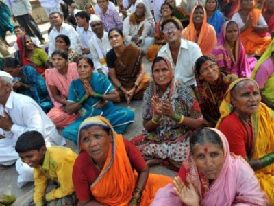 indian hindu temple lifts ban on women devotees