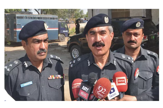 bahawalpur rpo ehsan sadiq talking to media persons photo express bahawalpur rpo ehsan sadiq talking to media persons photo express