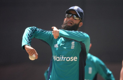 england cricketer moeen ali detained at birmingham airport compared to isis on twitter england cricketer moeen ali detained at birmingham airport compared to isis on twitter