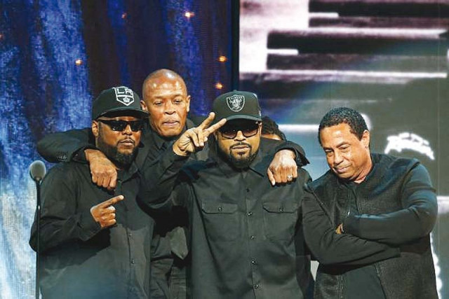 mc ren dr dre ice cube and dj yella pose for a picture at the ceremony in brooklyn new york photo reuters mc ren dr dre ice cube and dj yella pose for a picture at the ceremony in brooklyn new york photo reuters