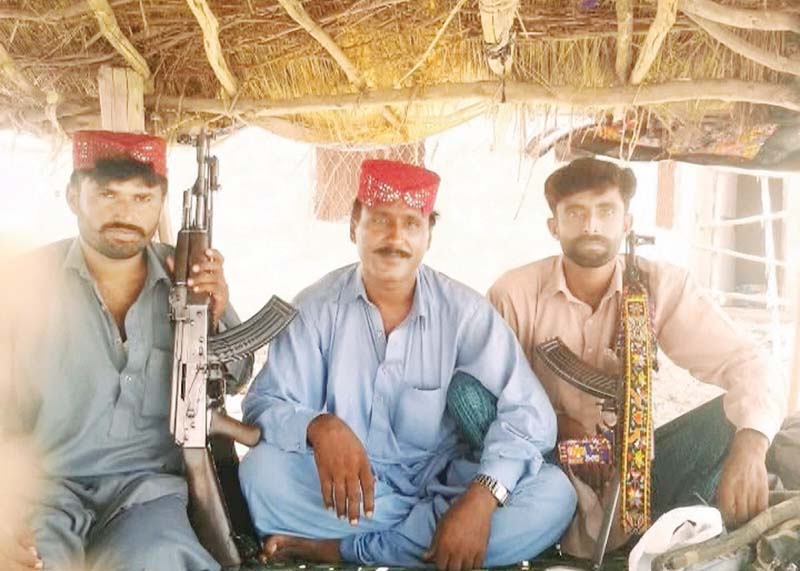 ig mushtaq sukhera accompanied by policemen in rajanpur above ghulam rasool alias chotu bakhrani flanked by two members of the chotu gang below photos express