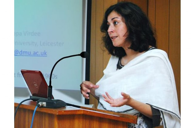 pippa virdee speaking at a seminar photo online file pippa virdee speaking at a seminar photo online file