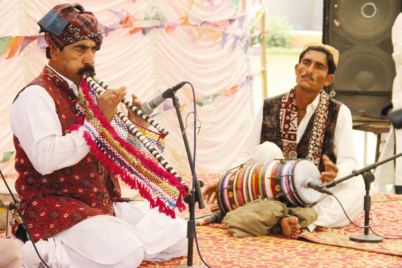 arbab allah bachayo performs live in the main garden at lahooti melo 2016 in hyderabad on sunday photos ayesha mir express