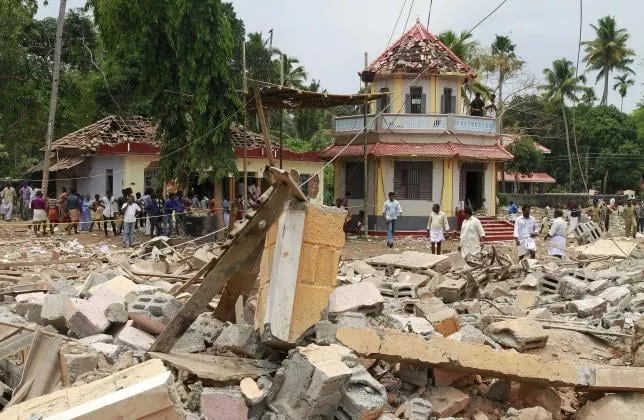 people stand next to debris after a broke out at a temple in kollam in the southern state of kerala india april 10 2016 photo reuters people stand next to debris after a broke out at a temple in kollam in the southern state of kerala india april 10 2016 photo reuters