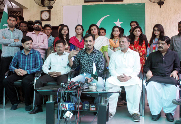 former pml q parliamentarian joins mqm while mustafa kamal welcomes former mqm members photo online