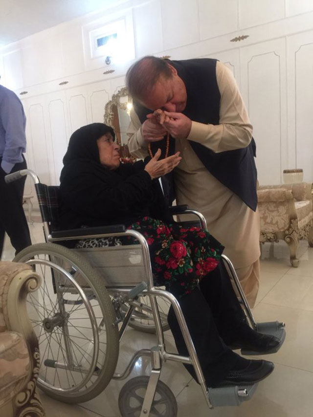 sources in pml n say pm nawaz in addition to the medical check up would spend time with his children in london photo twitter maryam nawaz