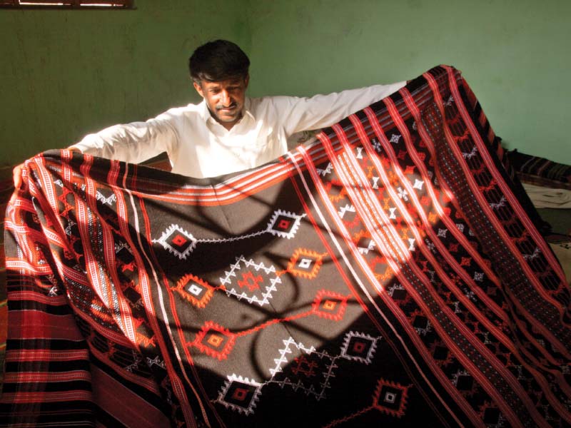 makers of thar shawls struggling for sustenance