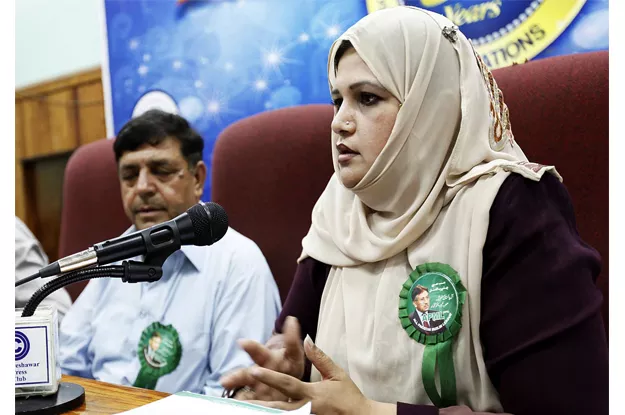 apml k p women wing president saima ambreen addressing a press conference at peshawar press club photo online apml k p women wing president saima ambreen addressing a press conference at peshawar press club photo online