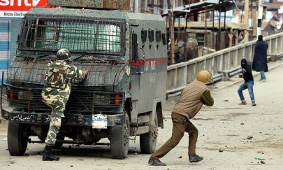one killed in fresh kashmir clashes