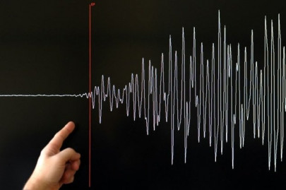 strong 6 4 magnitude quake hits southwestern japan