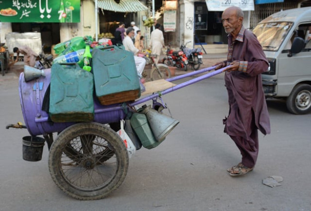 govt employees get pension after retirement no such benefits for labourers farmers photo express govt employees get pension after retirement no such benefits for labourers farmers photo express
