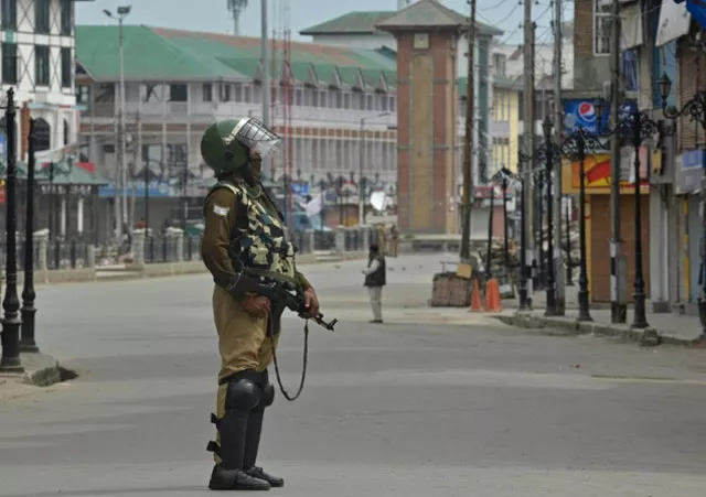 an indian paramilitary trooper stands guard during a tense curfew in srinagar on april 15 2016 photo afp an indian paramilitary trooper stands guard during a tense curfew in srinagar on april 15 2016 photo afp