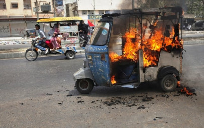 karachi violence gunshots on bus u 10