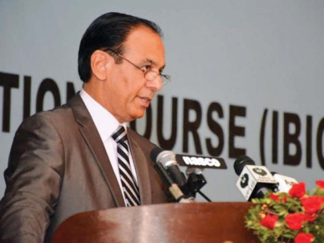 nab chairman qamar zaman chaudhry addresses officers at its headquarters photo express nab chairman qamar zaman chaudhry addresses officers at its headquarters photo express