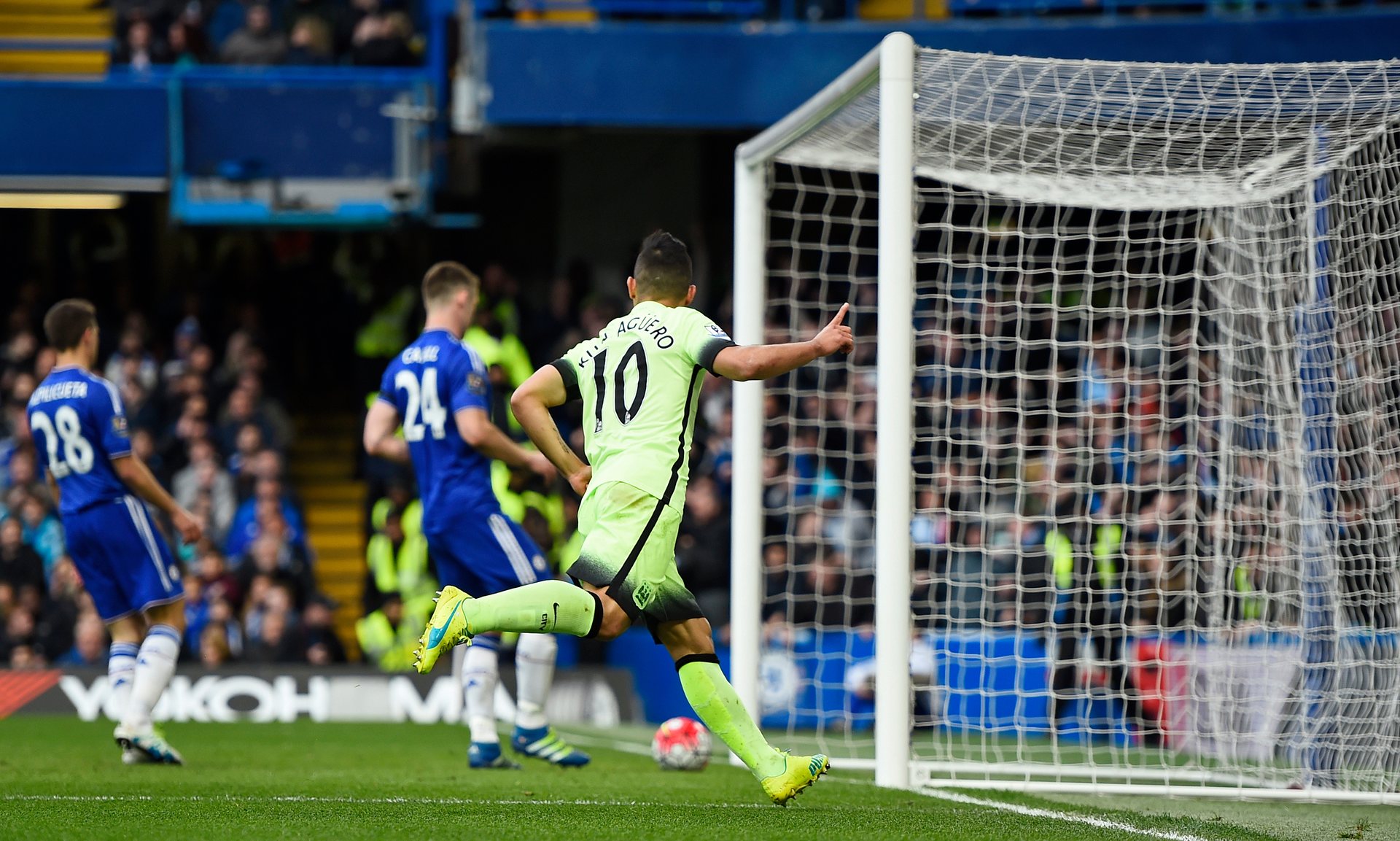 sergio aguero celebrates after scoring manchester city s second goal in the premier league victory over chelsea photo reuters