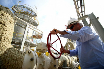 oil producers mull output freeze in doha iran stays home