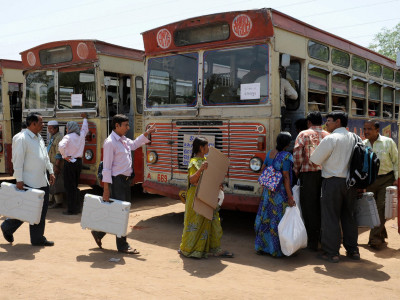 bus carrying indian artists crashes killing 27