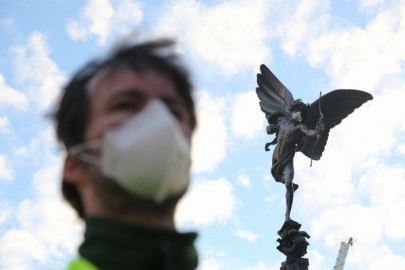 anti pollution activists cover london statues with masks