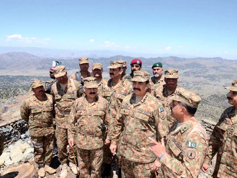 a military commander briefs gen raheel on shawal operation photo inp