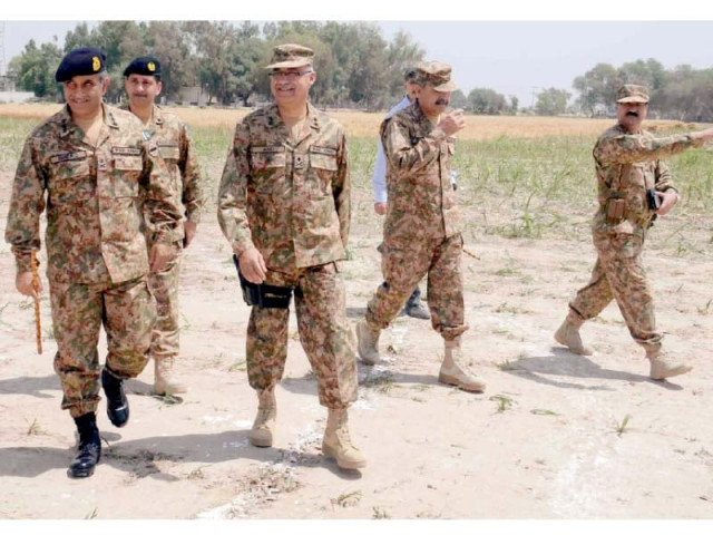 multan corps commander lt gen ashfaq nadeem visiting the troops in kacha area photo inp multan corps commander lt gen ashfaq nadeem visiting the troops in kacha area photo inp