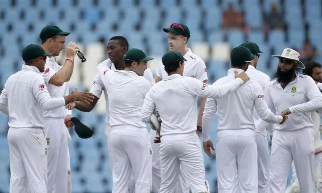 south africa 039 s team celebrates at the end of the fourth cricket test match against england at centurion photo reuters south africa 039 s team celebrates at the end of the fourth cricket test match against england at centurion photo reuters