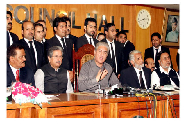 pti leader shah mahmood qureshi mahmoodur rasheed speaking at the pbbc s office photo express pti leader shah mahmood qureshi mahmoodur rasheed speaking at the pbbc s office photo express