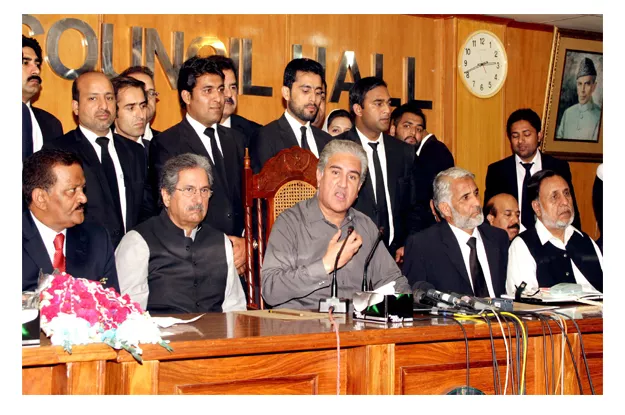 pti leader shah mahmood qureshi mahmoodur rasheed speaking at the pbbc s office photo express pti leader shah mahmood qureshi mahmoodur rasheed speaking at the pbbc s office photo express