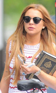 lindsay lohan considering converting to islam