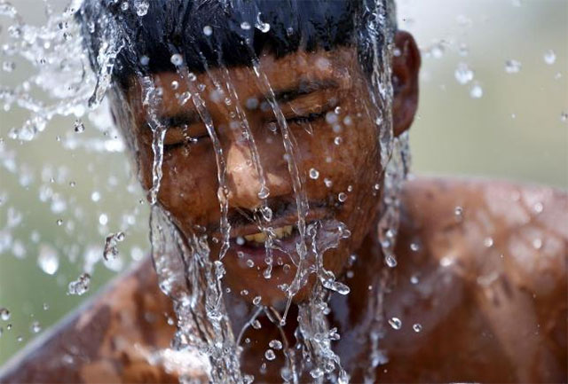 pakistan has started gearing up to tackle any sudden rise of patients who report heat related illnesses photo reuters